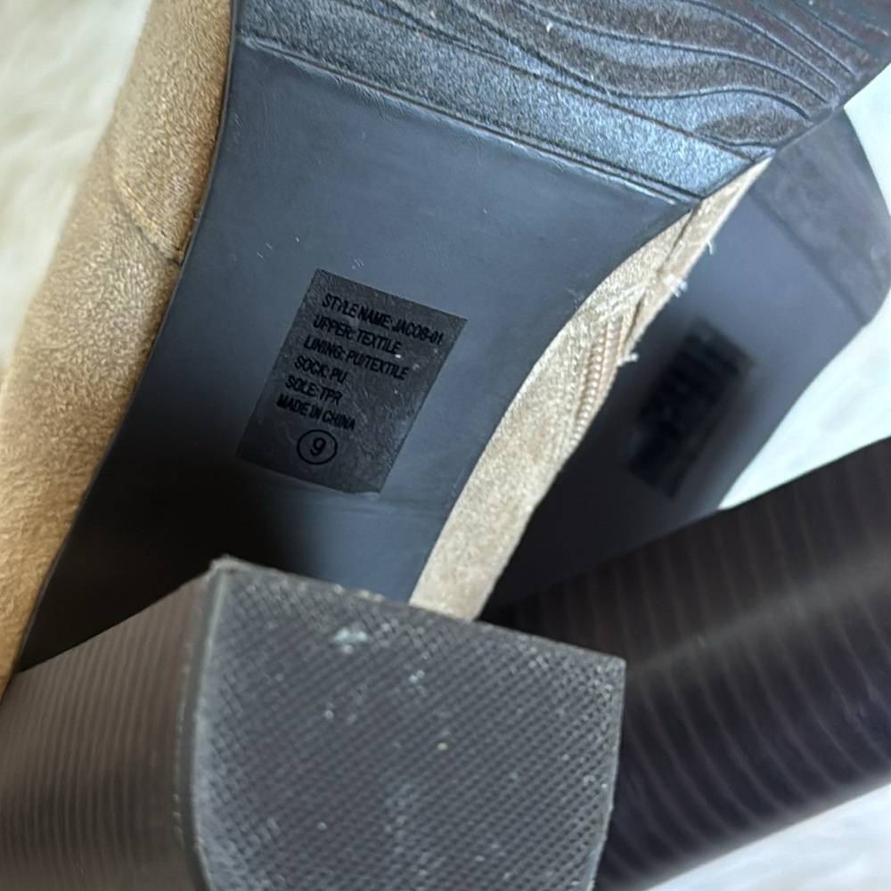 KNEE HIGH CHUNKY HEEL BOOTS - Picture 8 of 8